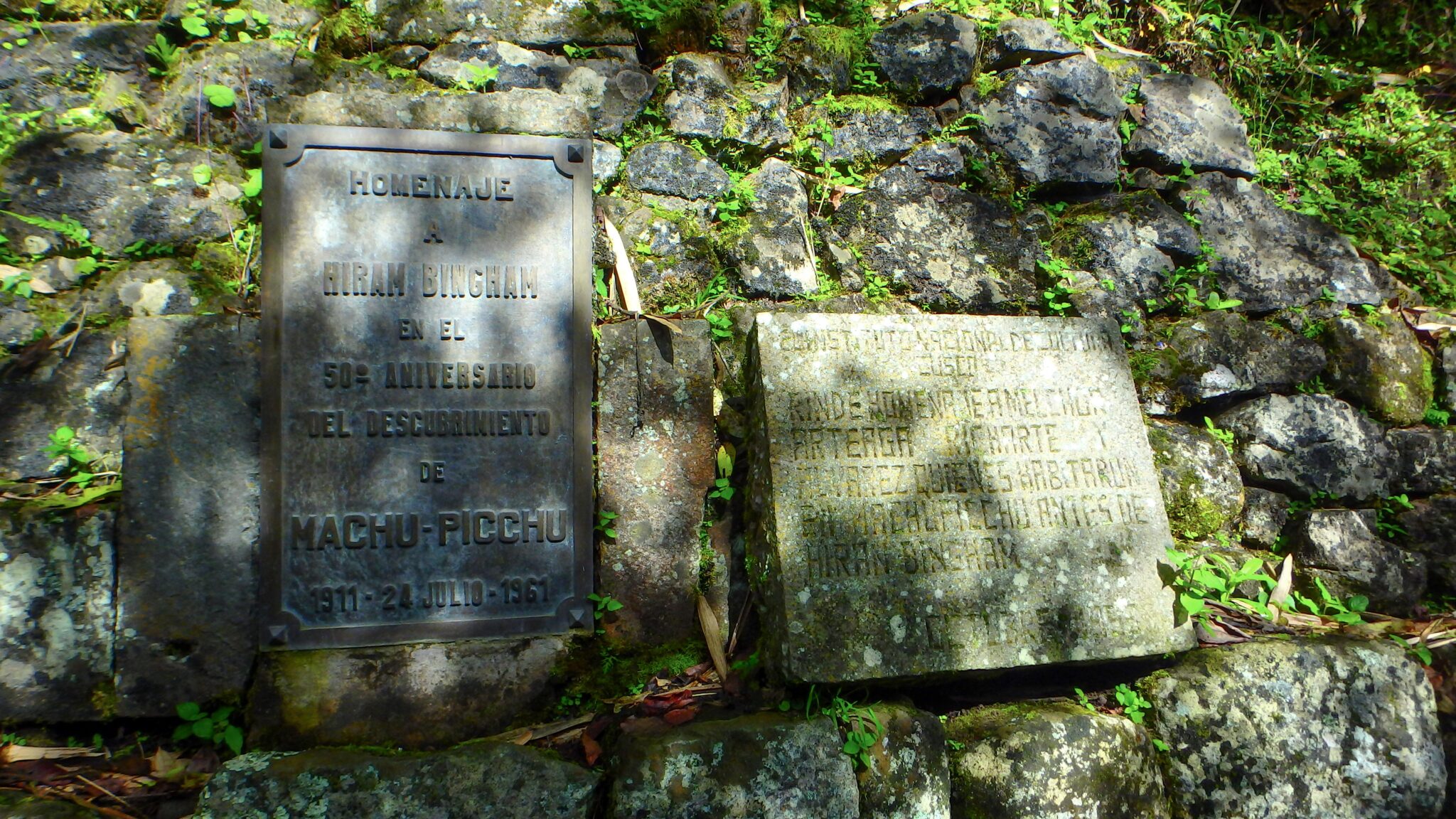 Homenaje a Hiram Bingham plaque